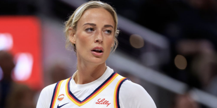 Arena Threatens To Remove Mom And Daughter Sporting Pro-Girl Shirts